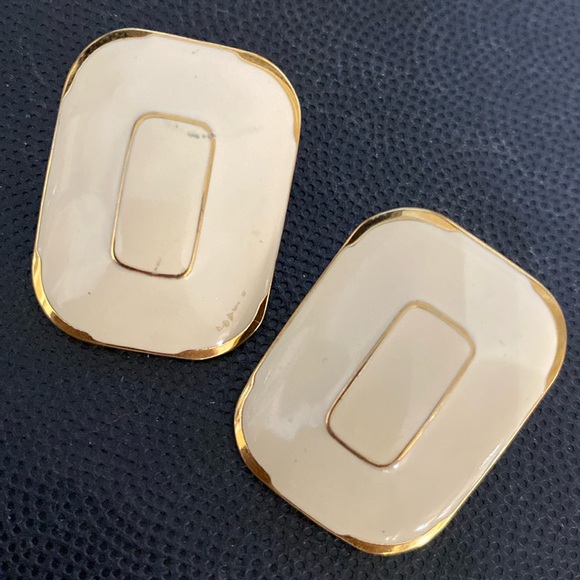 Vintage 80’s Gold tone square with cream enamel pierced Earrings - Picture 2 of 6